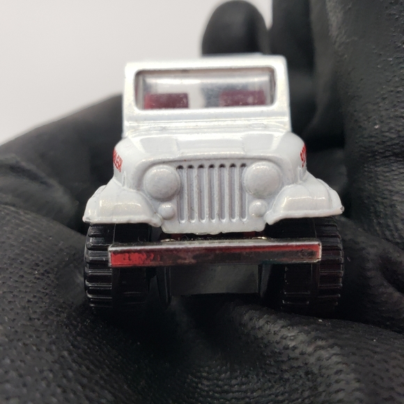 Matchbox Chrysler Jeep 2008 Scrambler CG8 Diecast - Picture 13 of 16